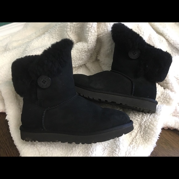 UGG BOOTS - Picture 2 of 3